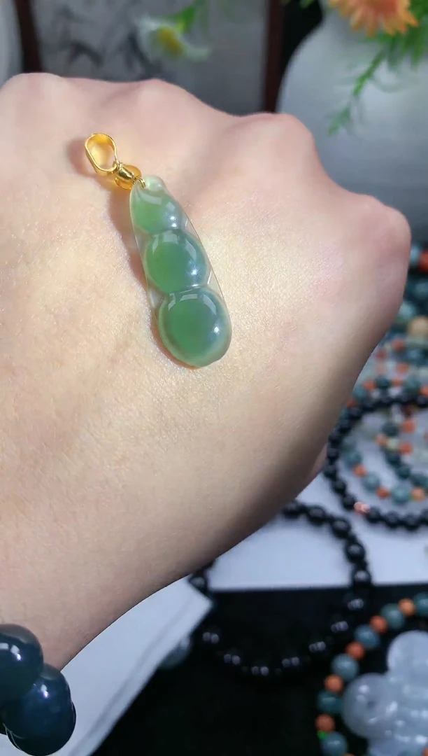 吊坠(赠链)未镶嵌翡翠福豆