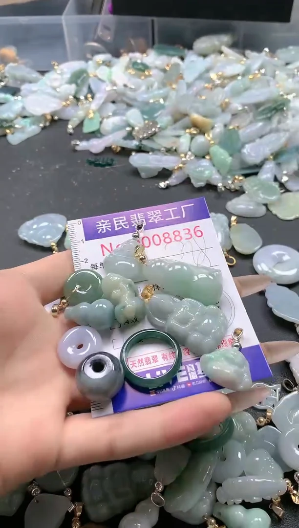 【闪购商品】翡翠吊坠(不含链)未镶嵌8836有瑕疵介意慎拍