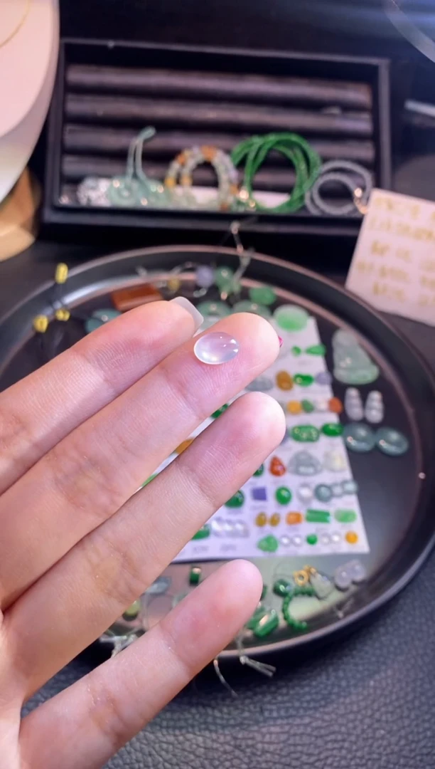 翡翠挂件未镶嵌蛋