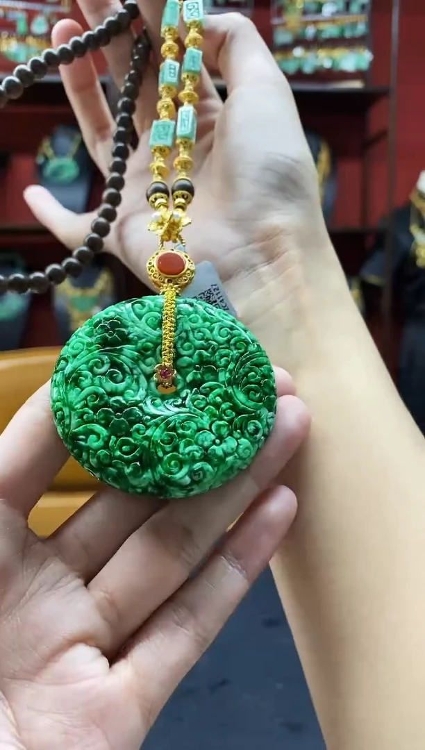 颈饰未镶嵌翡翠朱*慈吊坠