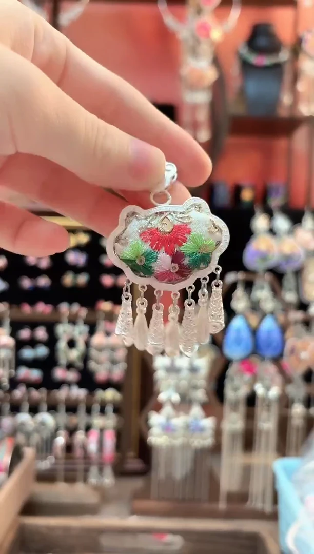 织绣云织谣民族风精美饰品   308