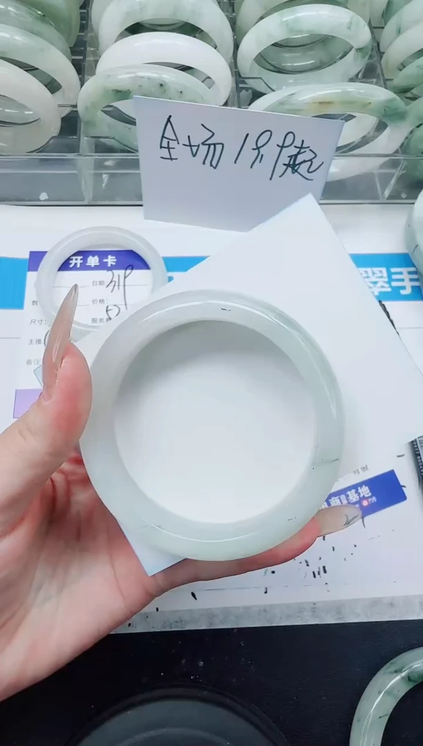 未镶嵌手镯石英质玉320/56