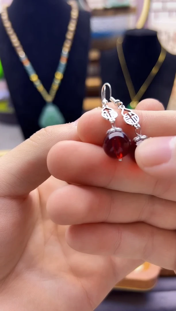 银S925镶嵌血珀耳饰E464