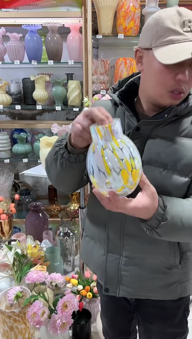 【闪购商品】无铅玻璃彩点花瓶