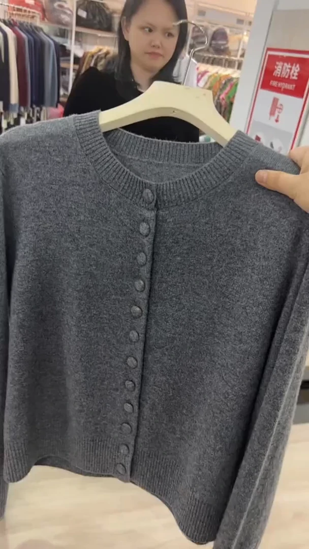 2025秋冬季新款女装灰色圆领针织开衫毛衣外套洋气设计感上衣百搭