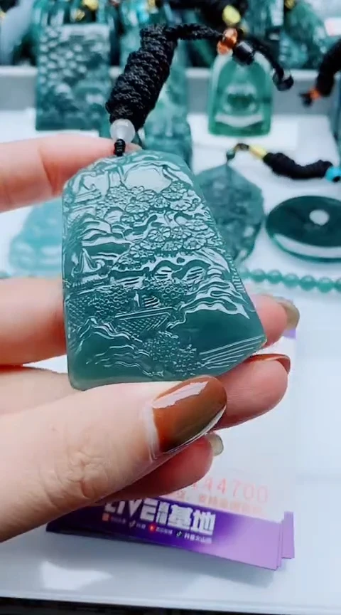 颈饰未镶嵌翡翠