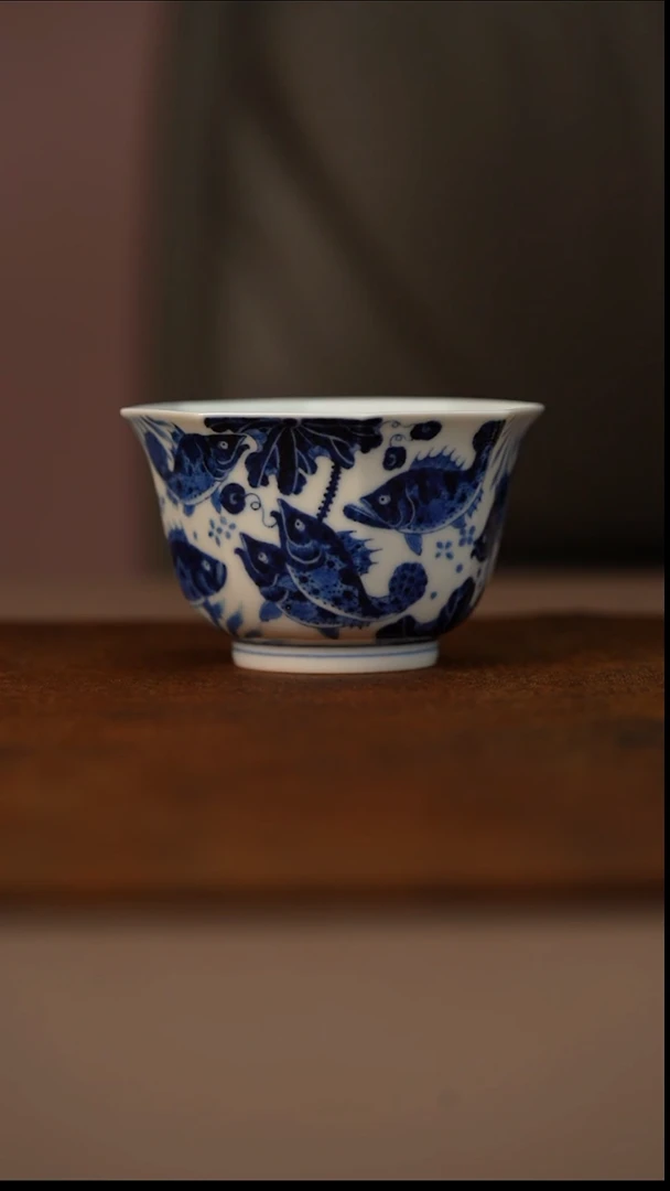 又见春风鱼藻纹八方杯