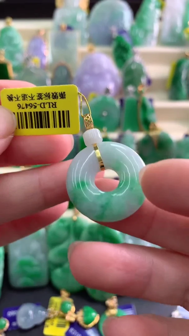 颈饰18K金镶嵌翡翠挂件