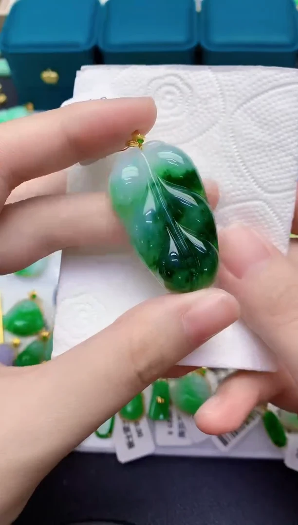 颈饰18K金镶嵌翡翠天然翡翠缅甸A货