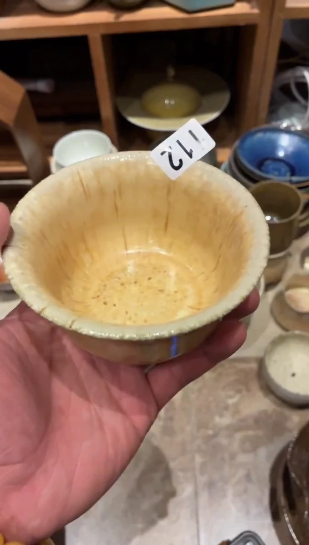 瓷片?***?112燕麦色反边饭碗1个