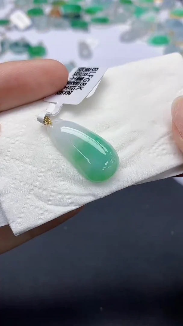 翡翠18K金镶嵌颈饰天然缅甸a货翡翠