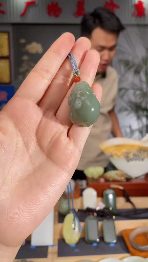 和田玉未镶嵌颈饰1