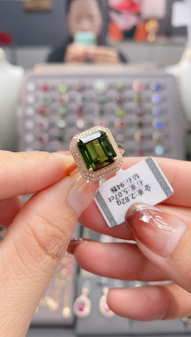 18K金镶嵌戒指碧玺5.07