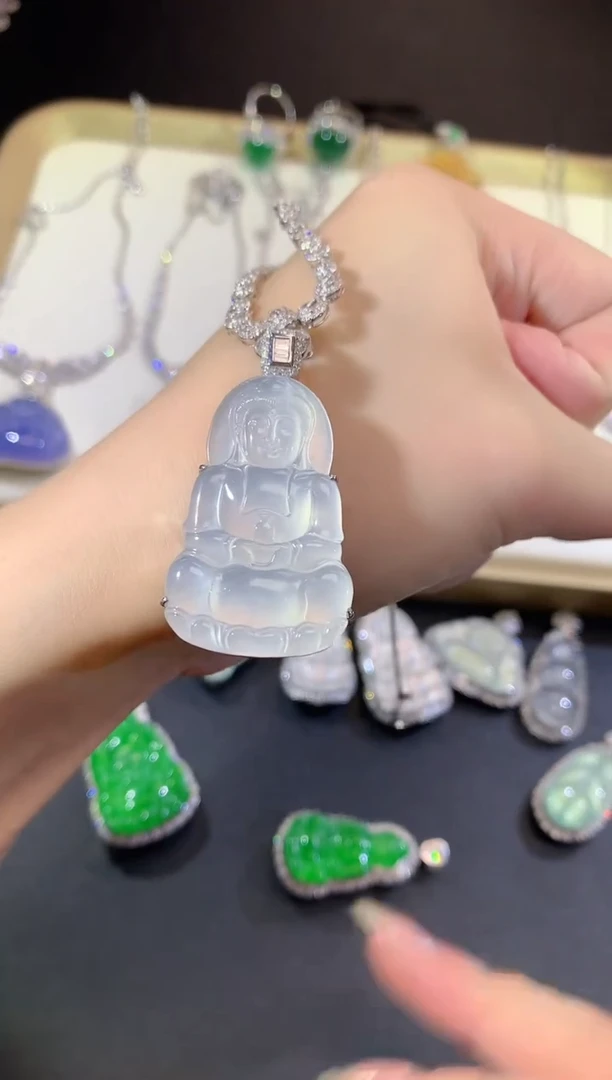吊坠(不含链)18K金镶嵌翡翠133-观音（不含链扣