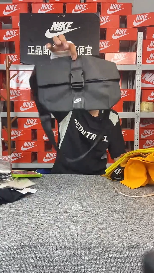 耐克小黑包 直播间过款