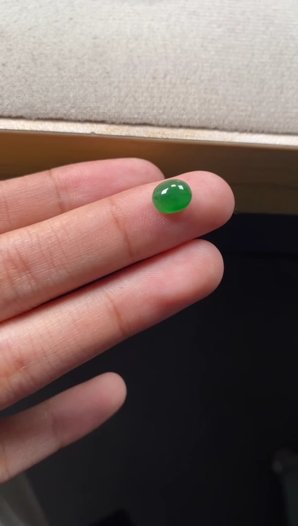 【闪购商品】翡翠颈饰未镶嵌翡翠冰绿蛋面