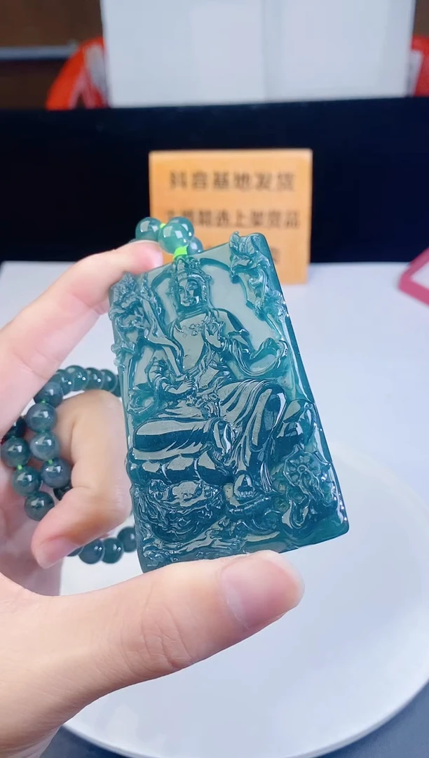颈饰未镶嵌翡翠