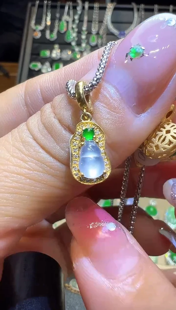 吊坠(不含链)18K金镶嵌翡翠葫芦