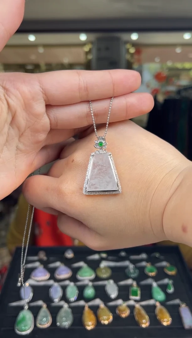 吊坠(不含链)18K金镶嵌翡翠210号标签撕毁不退换