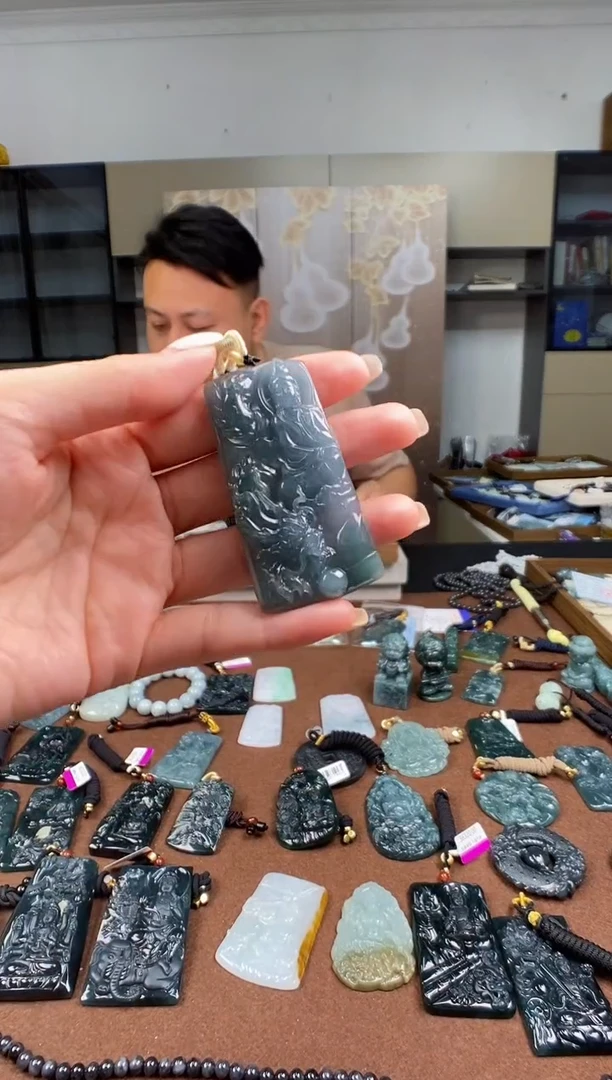 颈饰未镶嵌翡翠多样性发其一