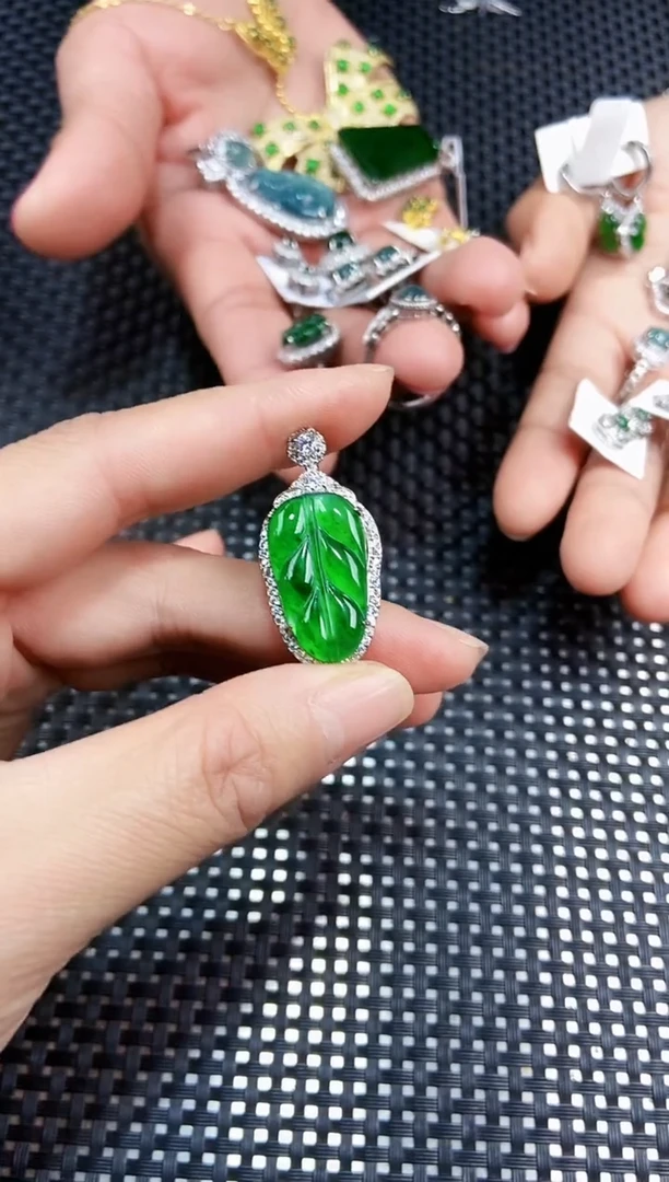 【闪购商品】翡翠吊坠(不含链)未镶嵌11111111