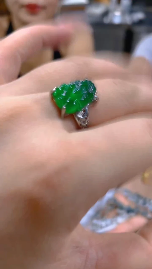 翡翠戒指未镶嵌多样性发一