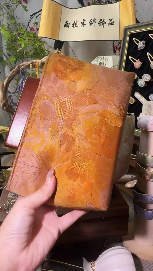 无铁合金香云纱黄玫瑰包包