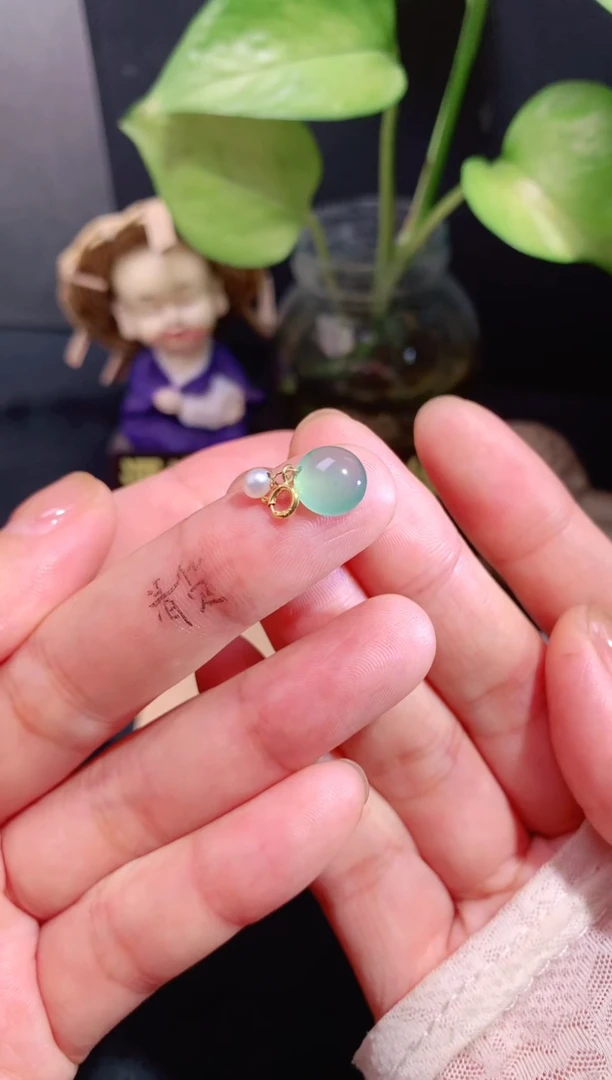 颈饰18K金镶嵌翡翠天然翡翠A货，源头工厂价福利价