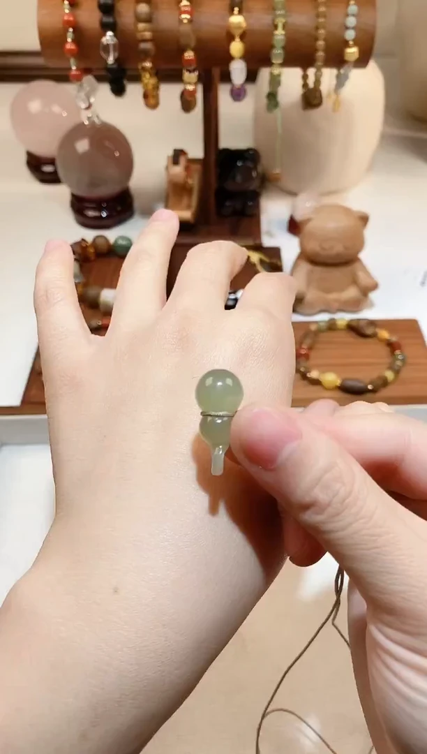 颈饰未镶嵌和田玉晴水葫芦吊坠 多样性发一