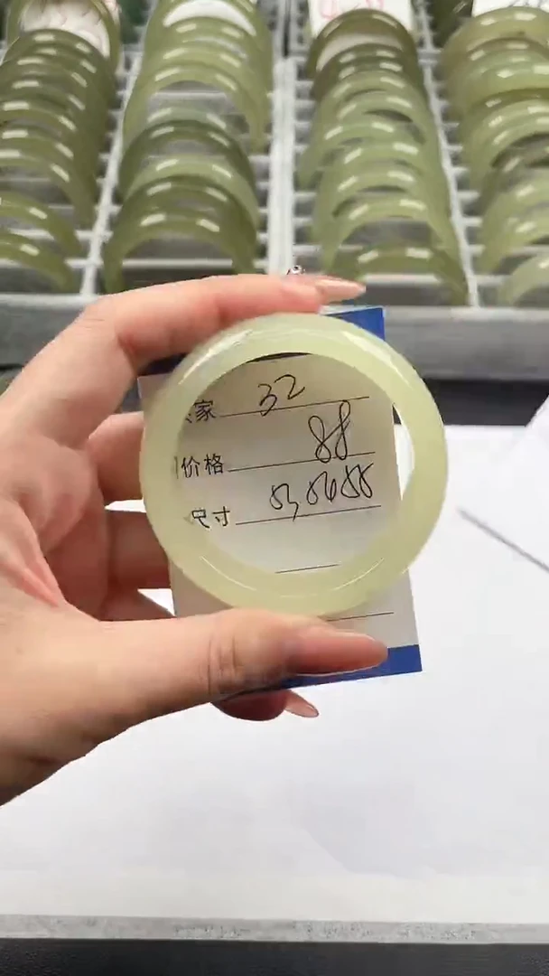 未镶嵌手镯石英质玉浓蜂蜜