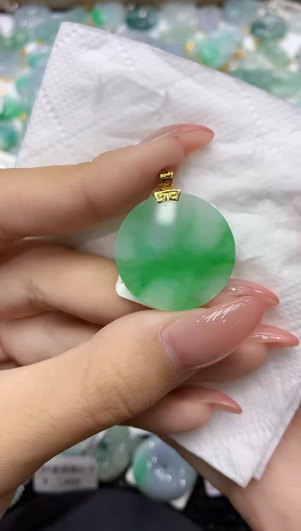 颈饰18K金镶嵌翡翠111111111111