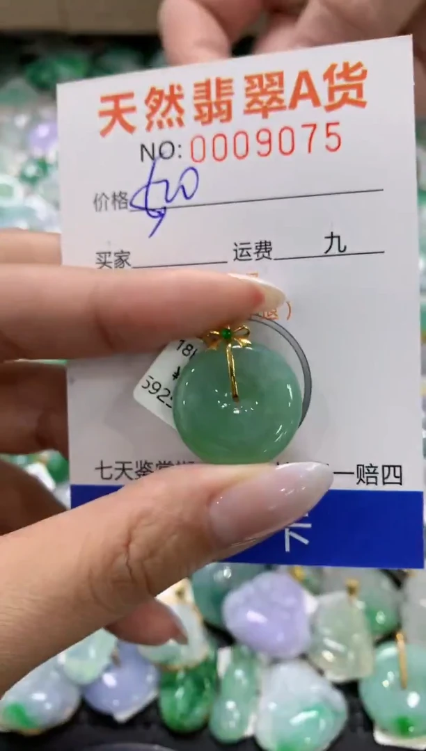 颈饰18K金镶嵌翡翠1111111111111111