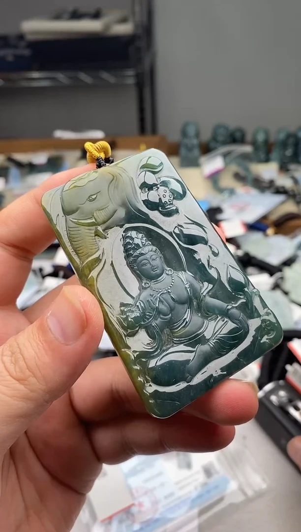 翡翠未镶嵌颈饰多样性发其一