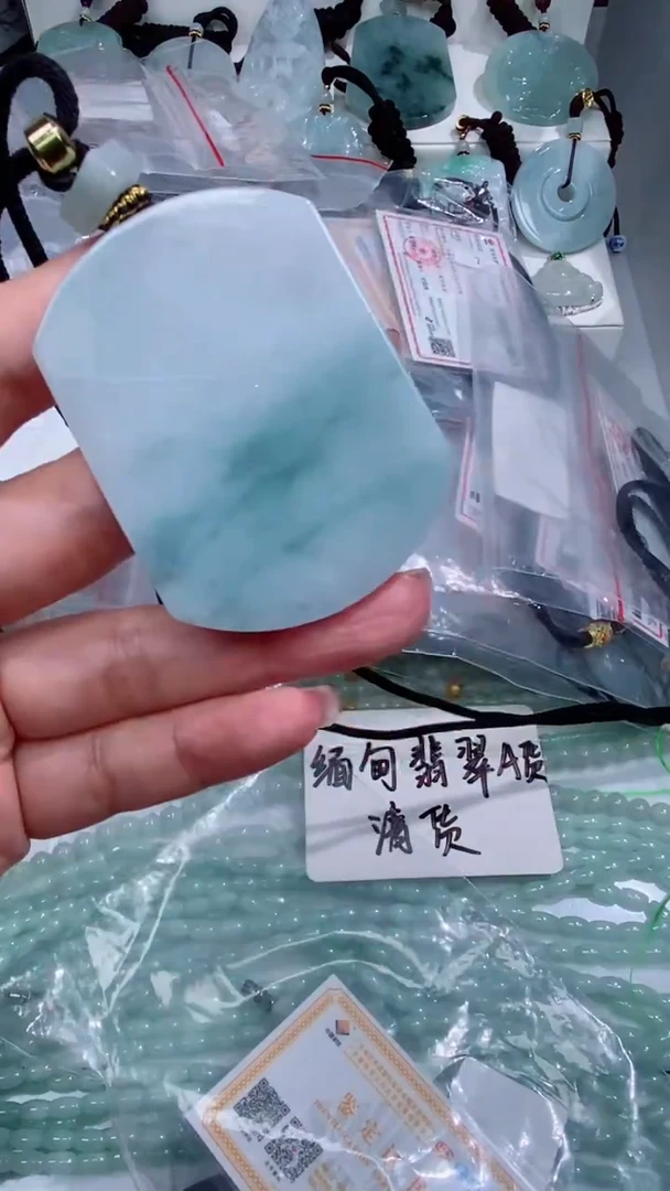 颈饰未镶嵌翡翠吊坠
