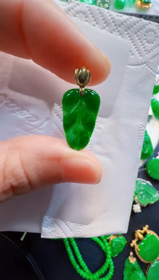 翡翠18K金镶嵌吊坠(不含链)500