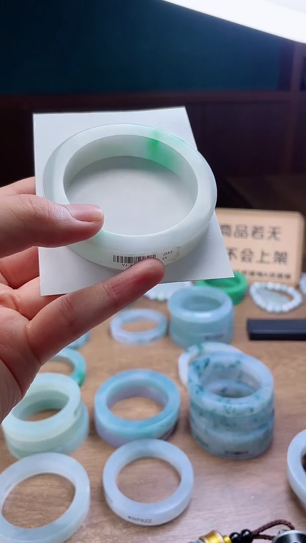 定制翡翠手镯未镶嵌悠*?定制