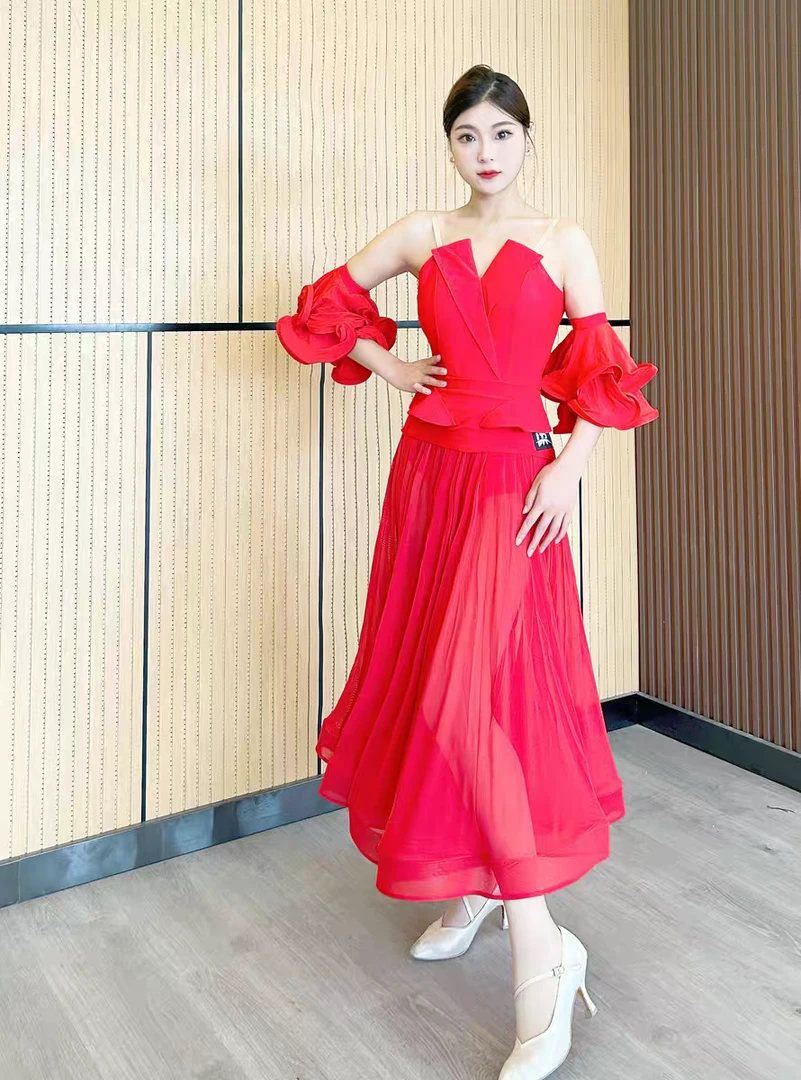 摩登连衣裙自带胸垫底裤包含袖套