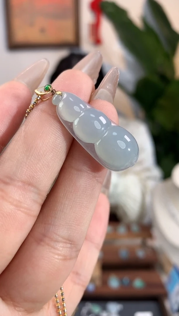 【闪购商品】翡翠吊坠(不含链)18K金镶嵌福豆
