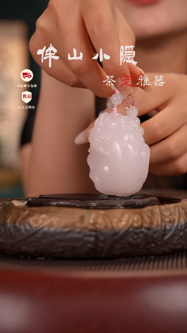 樱花粉九尾狐手把件茶宠