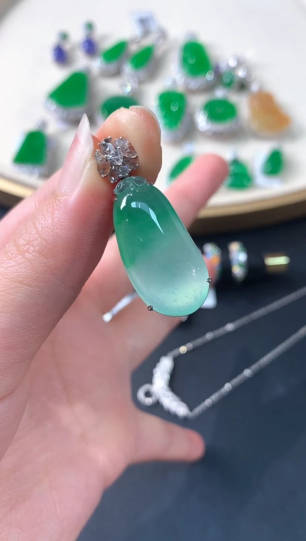 翡翠18K金镶嵌吊坠(不含链)A04|238000