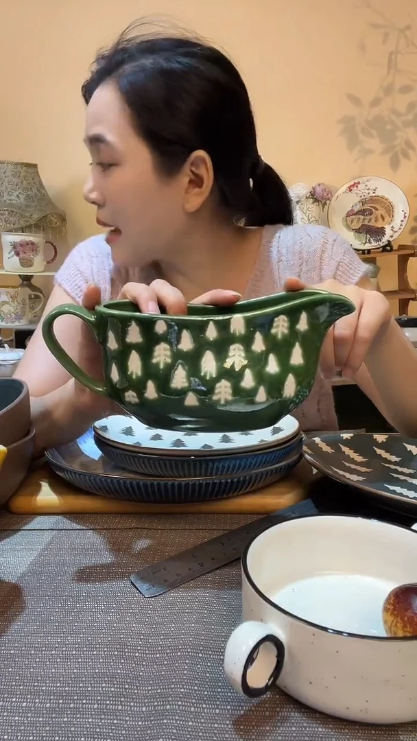瓷片浮雕奶壶  介意勿拍
