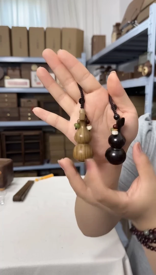 木绿檀木葫芦和紫光檀木葫芦挂件