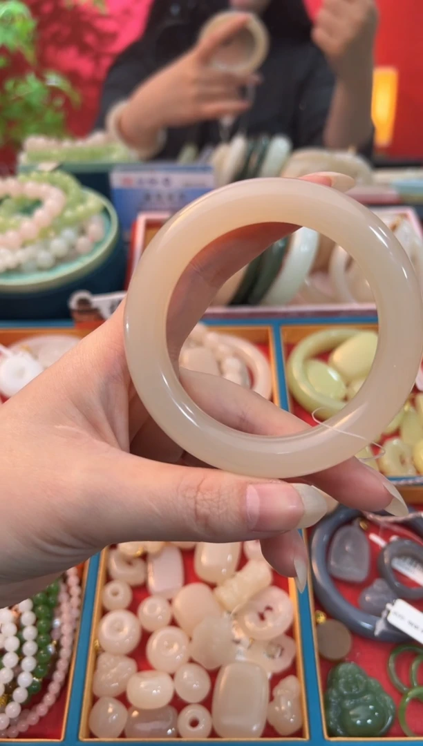 【闪购商品】和田玉手镯58圈口未镶嵌冰藕粉圆条手镯