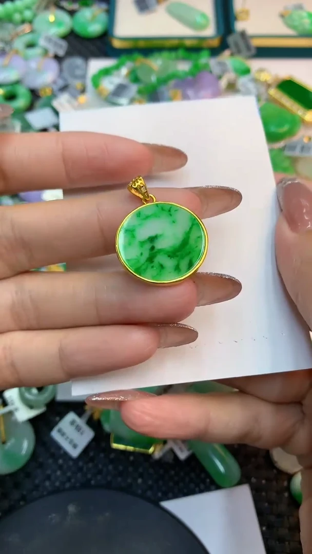 颈饰未镶嵌翡翠1