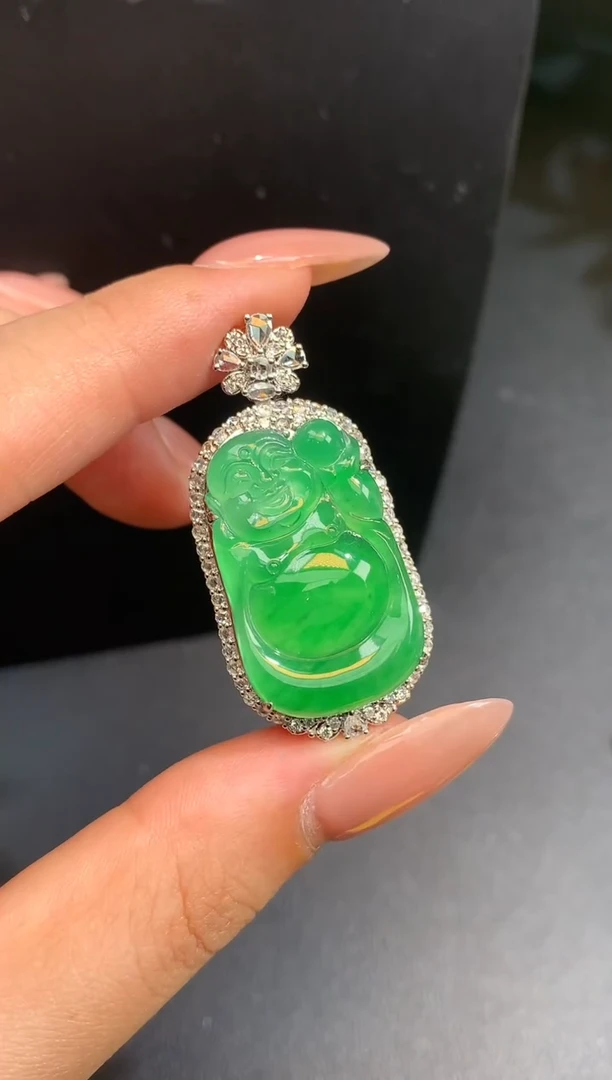 颈饰18K金镶嵌翡翠佛