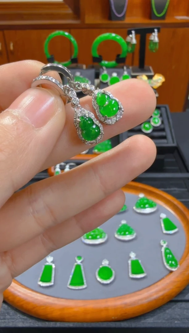 【闪购商品】翡翠耳饰未镶嵌天然A货翡翠