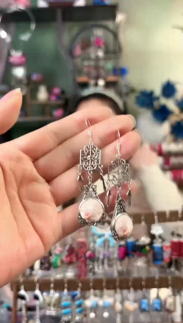 彩云南阁非遗老绣饰品071