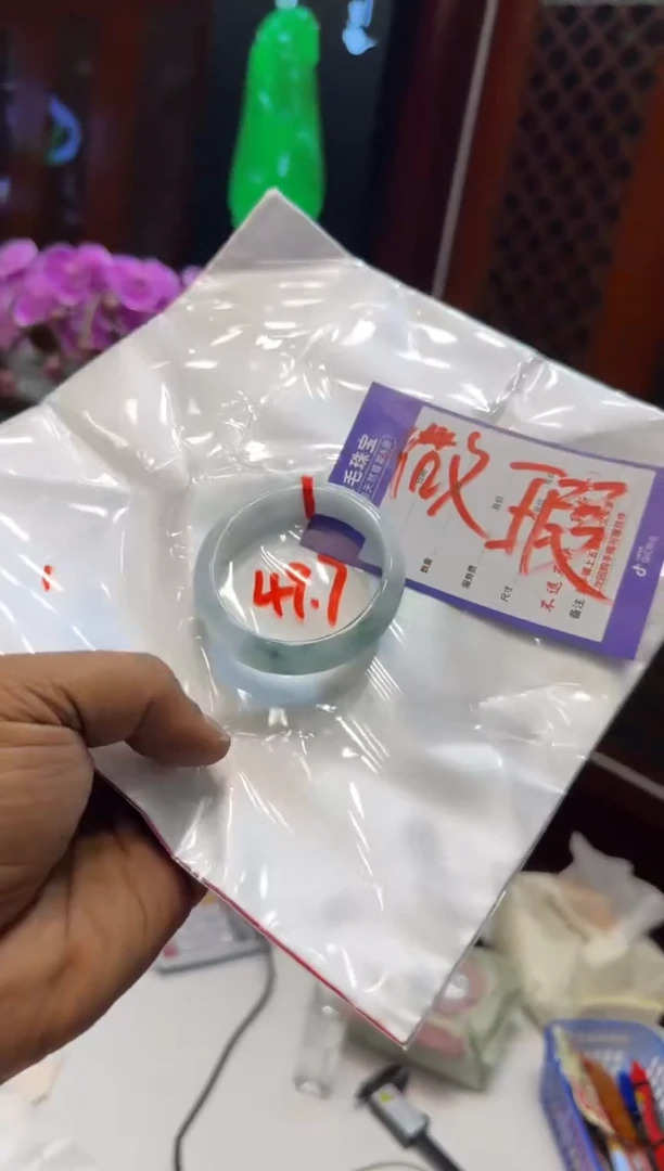 未镶嵌手镯翡翠手镯包容价