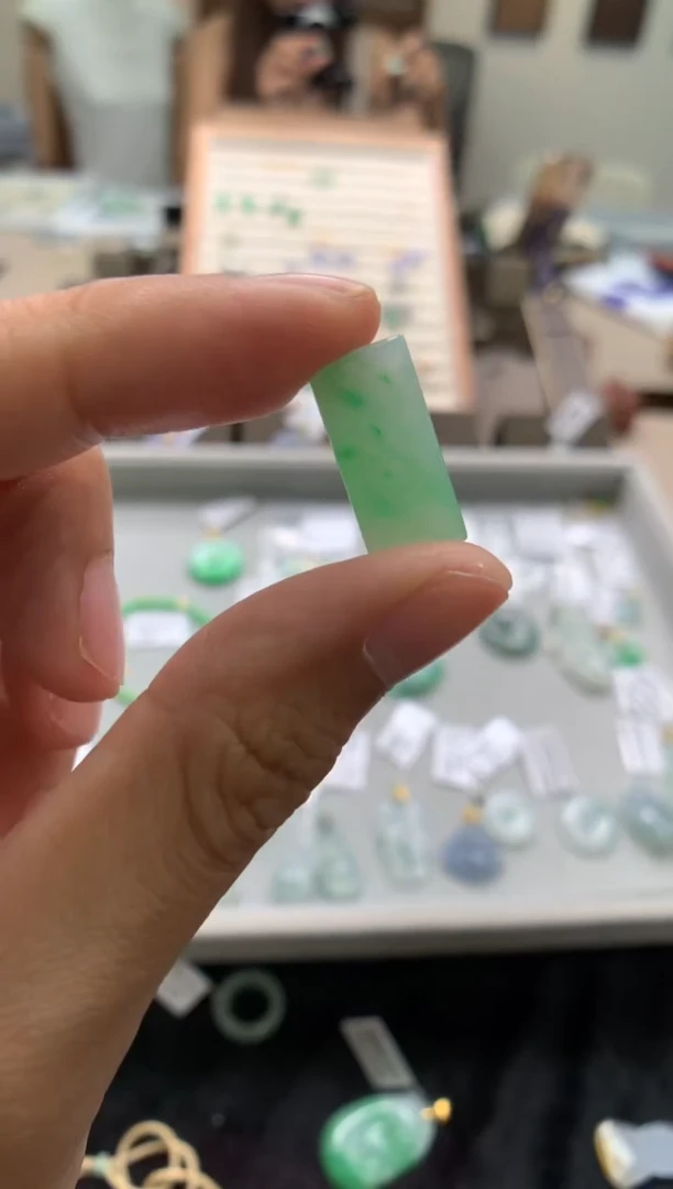 颈饰未镶嵌翡翠无事牌