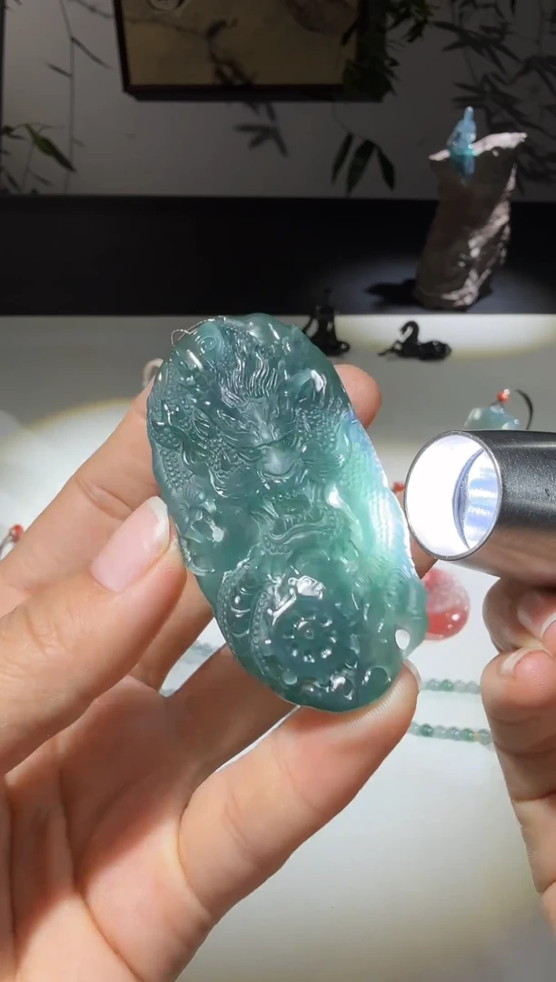 吊坠(不含链)未镶嵌翡翠龙牌